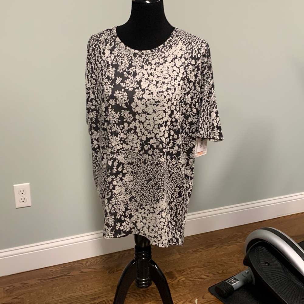 Irma size xs Jacquard blacks and creams